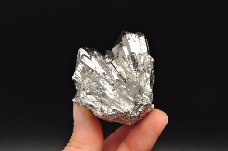 * KWARC TYTAN AURA SREBRNY MINERAŁ INTERESUJĄCA SZCZOTKA NR 2 *