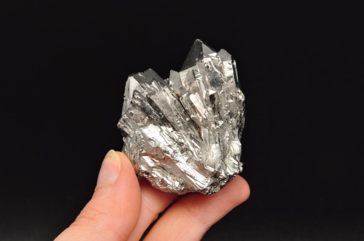 * KWARC TYTAN AURA SREBRNY MINERAŁ INTERESUJĄCA SZCZOTKA NR 2 *