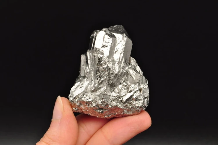 * KWARC TYTAN AURA SREBRNY MINERAŁ INTERESUJĄCA SZCZOTKA NR 2 *
