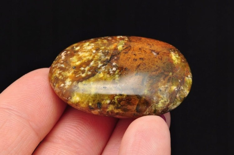 * OPAL ZIELONY MADAGASKAR ZIELONO-BRĄZOWY MINERAŁ INTERESUJĄCY WZÓR NR 1 *