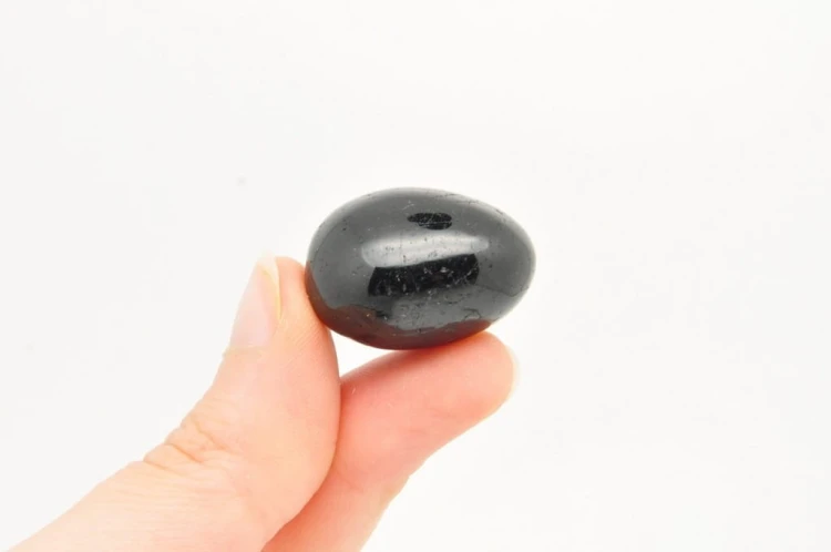 * TURMALIN CZARNY BRAZYLIA NATURALNY MINERAŁ SUPER JAKOŚĆ NR 4 *