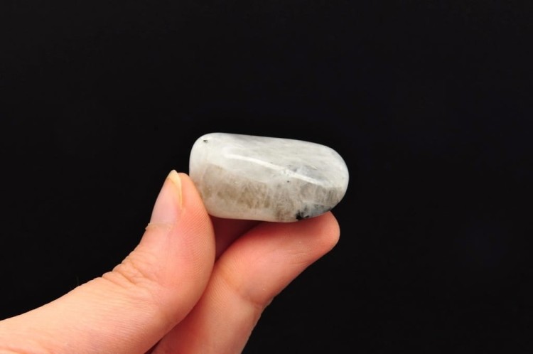 * KAMIEŃ KSIĘŻYCOWY MOONSTONE POLEROWANY OKAZ CIEKAWY KSZTAŁT NR 10 *