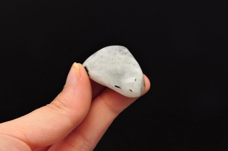 * KAMIEŃ KSIĘŻYCOWY MOONSTONE POLEROWANY OKAZ CIEKAWY KSZTAŁT NR 10 *