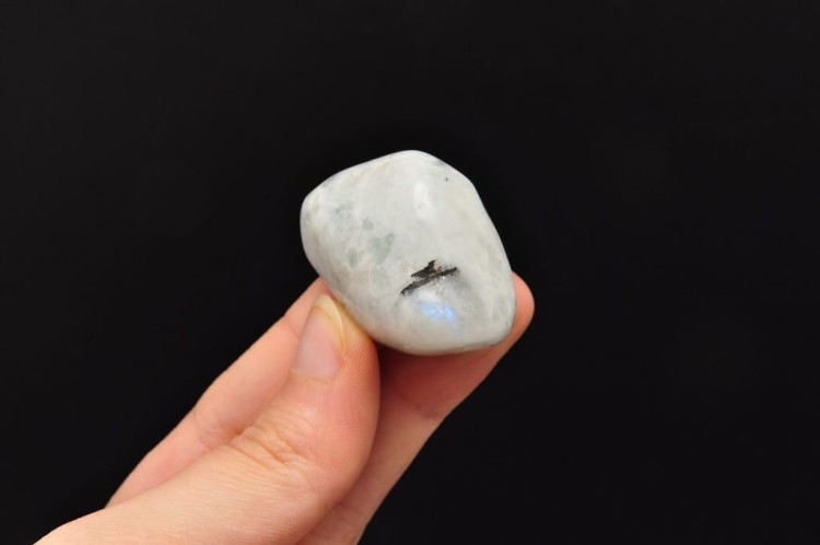 * KAMIEŃ KSIĘŻYCOWY MOONSTONE PIĘKNY OKAZ KAMIEŃ NATURALNY NR 3 *