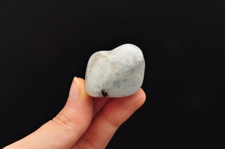 * KAMIEŃ KSIĘŻYCOWY MOONSTONE PIĘKNY OKAZ KAMIEŃ NATURALNY NR 3 *