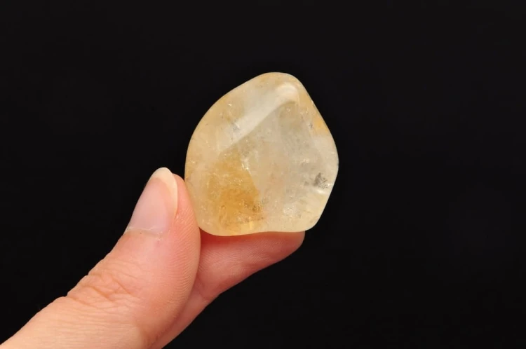 * CYTRYN WYJĄTKOWY MAŁY MINERAŁ DO RĘKI SZLIFOWANY OKAZ NR CB08 *
