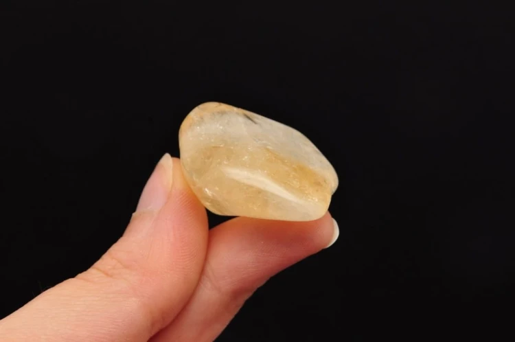 * CYTRYN WYJĄTKOWY MAŁY MINERAŁ DO RĘKI SZLIFOWANY OKAZ NR CB08 *