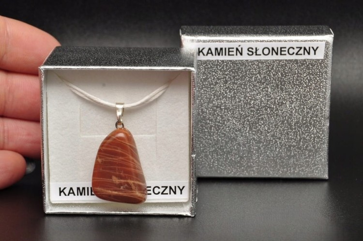 * KAMIEŃ SŁONECZNY ELEGANCKA ZAWIESZKA INTERESUJĄCA CIEMNA BARWA KAMIEŃ 36