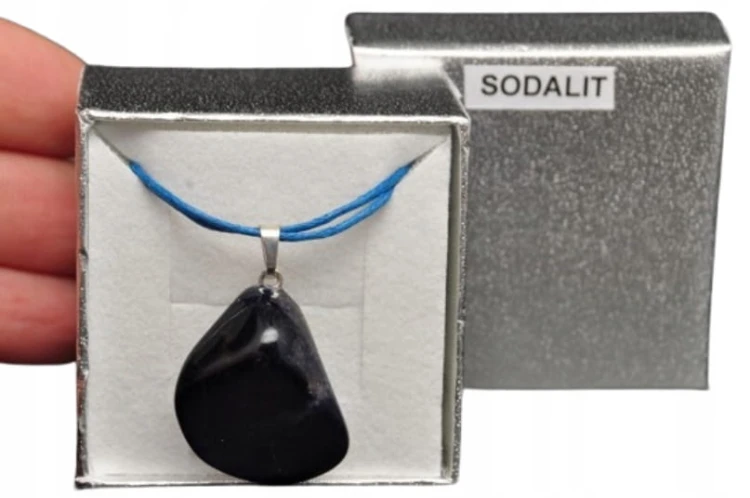 * SODALIT UROCZA ZAWIESZKA INTENSYWNY KOLOR IDEALNA NA PREZENT NR 69 *