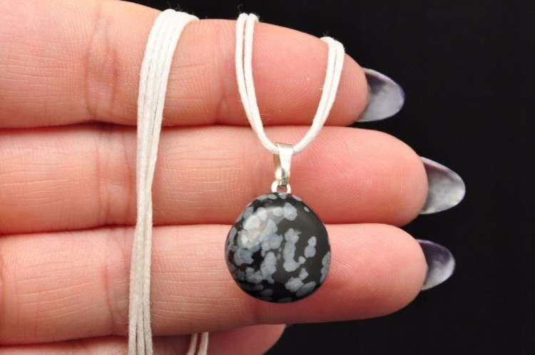 * OBSYDIAN ŚNIEŻNY ZAWIESZKA CIEKAWY WZÓR NATURALNY MINERAŁ NR 73 *