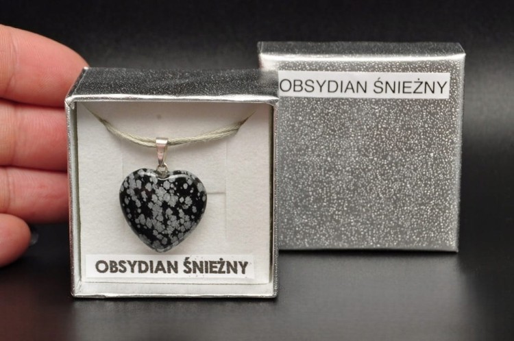 * OBSYDIAN ŚNIEŻNY ELEGANCKA ZAWIESZKA SERCE PRZEŚLICZNY WZÓR NR 74 *
