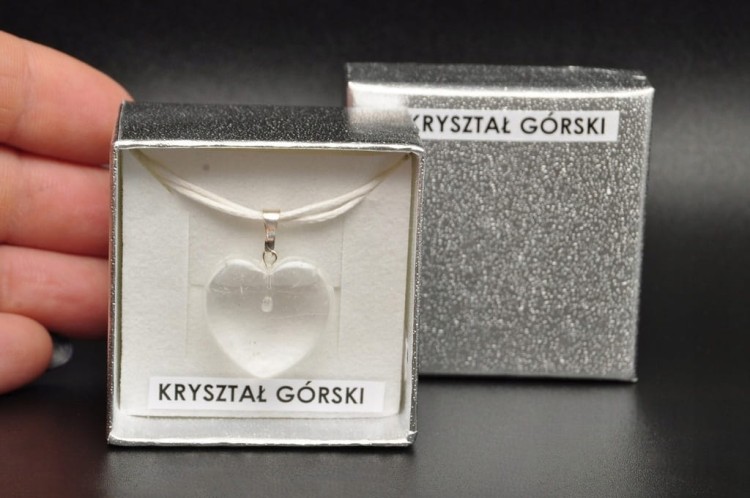 * KRYSZTAŁ GÓRSKI SERCE CZYSTY MINERAŁ DOSKONAŁA ZAWIESZKA W PUDEŁKU NR 87