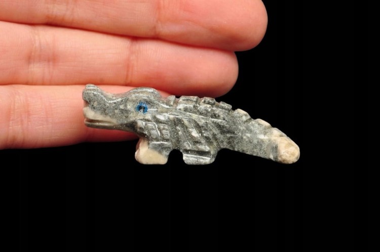 * STEATYT KAMIEŃ MYDLANY PERU UROKLIWA MAŁA FIGURKA KROKODYL NR 51 *