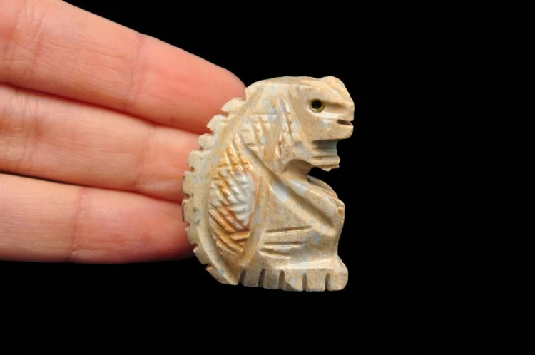 * STEATYT KAMIEŃ MYDLANY FIGURKA JASZCZURKA INTERESUJĄCY OKAZ NR 2 *