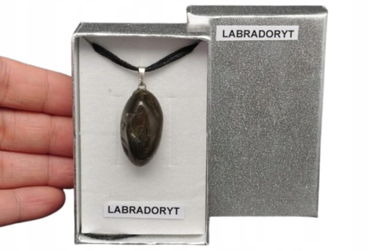 * LABRADORYT MADAGASKAR DOBRA JAKOŚĆ ŚWIETNA ZAWIESZKA KAMIEŃ NR 40 *