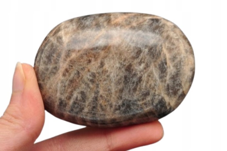 * KAMIEŃ KSIĘŻYCOWY MOONSTONE CIEKAWY WZÓR NATURALNY MINERAŁ NR GM01