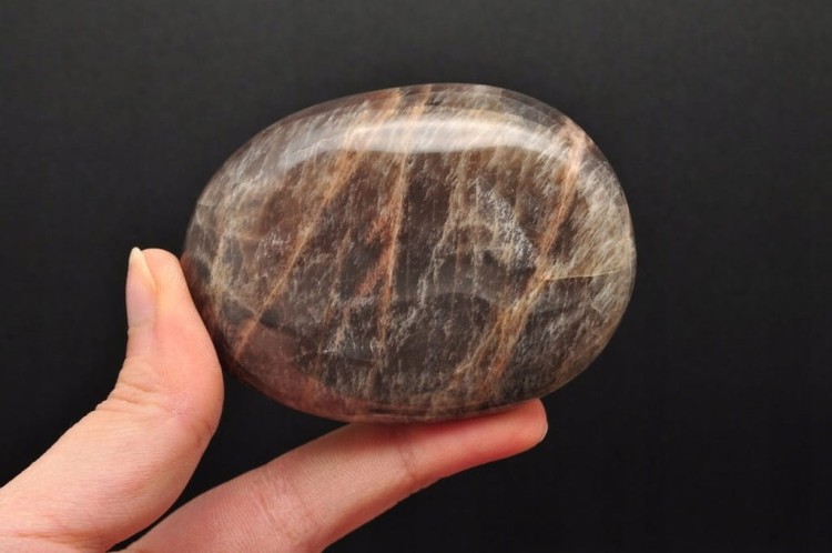 * KAMIEŃ KSIĘŻYCOWY MOONSTONE URODZIWY MINERAŁ DLA WYJĄTKOWEJ OSOBY NR GM05