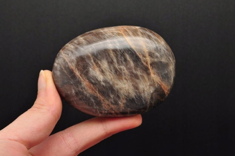 * KAMIEŃ KSIĘŻYCOWY MOONSTONE URODZIWY MINERAŁ DLA WYJĄTKOWEJ OSOBY NR GM05