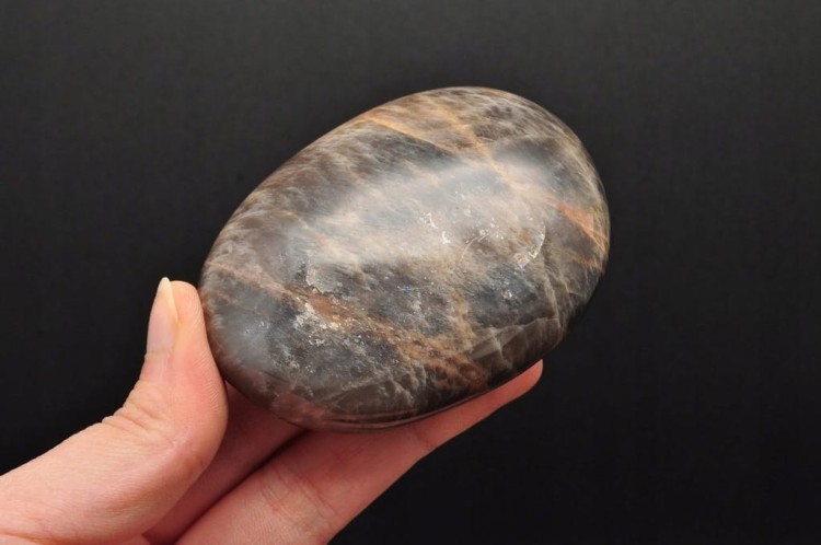 * KAMIEŃ KSIĘŻYCOWY MOONSTONE URODZIWY MINERAŁ DLA WYJĄTKOWEJ OSOBY NR GM05