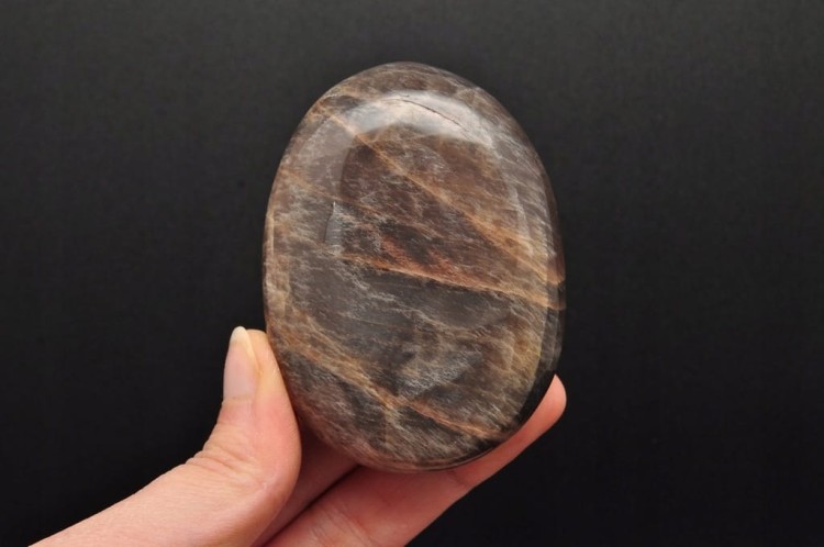 * KAMIEŃ KSIĘŻYCOWY MOONSTONE URODZIWY MINERAŁ DLA WYJĄTKOWEJ OSOBY NR GM05