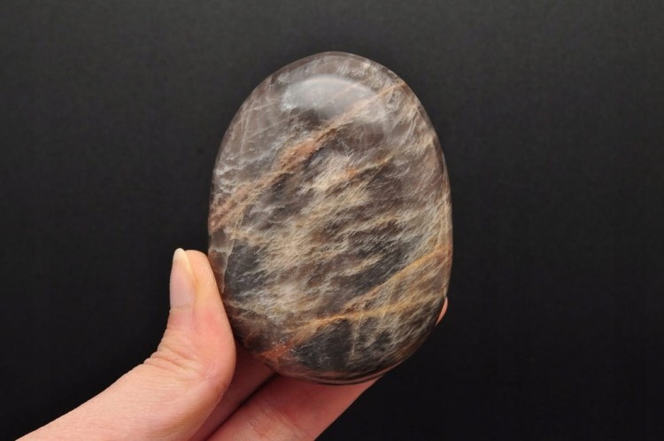 * KAMIEŃ KSIĘŻYCOWY MOONSTONE URODZIWY MINERAŁ DLA WYJĄTKOWEJ OSOBY NR GM05