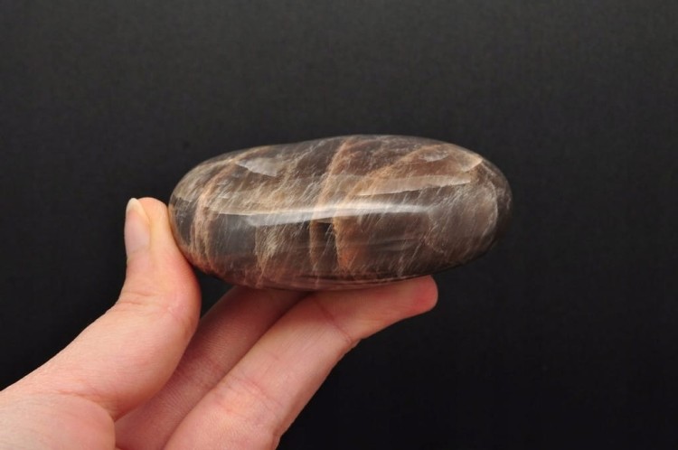 * KAMIEŃ KSIĘŻYCOWY MOONSTONE URODZIWY MINERAŁ DLA WYJĄTKOWEJ OSOBY NR GM05