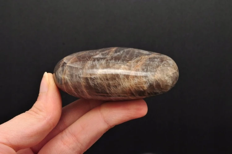 * KAMIEŃ KSIĘŻYCOWY MOONSTONE URODZIWY MINERAŁ DLA WYJĄTKOWEJ OSOBY NR GM05