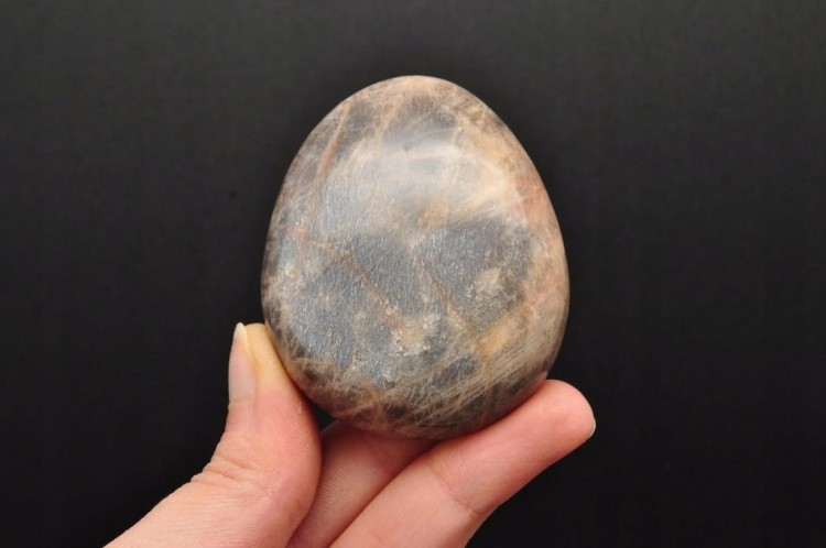 * KAMIEŃ KSIĘŻYCOWY MOONSTONE NATURALNY OKAZ CIEKAWY MINERAŁ NR GM06 *