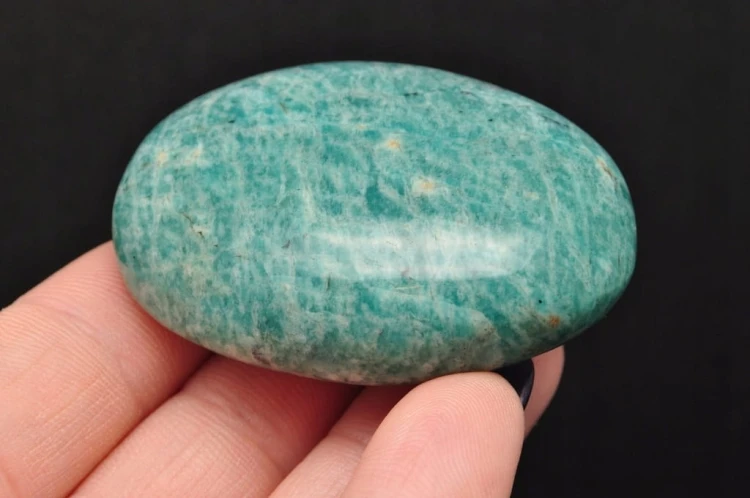 * AMAZONIT MADAGASKAR DO MASAŻU SZLIFOWANY MINERAŁ NR APG05 *