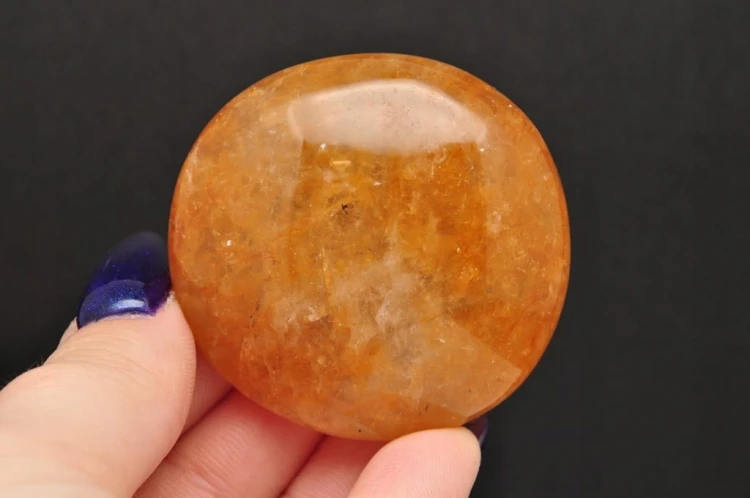 * KWARC Z LIMONITEM MINERAŁ POLEROWANY ŚWIETNY POŁYSK NR KL08 *