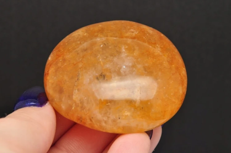 * KWARC Z LIMONITEM MINERAŁ POLEROWANY ŚWIETNY POŁYSK NR KL08 *