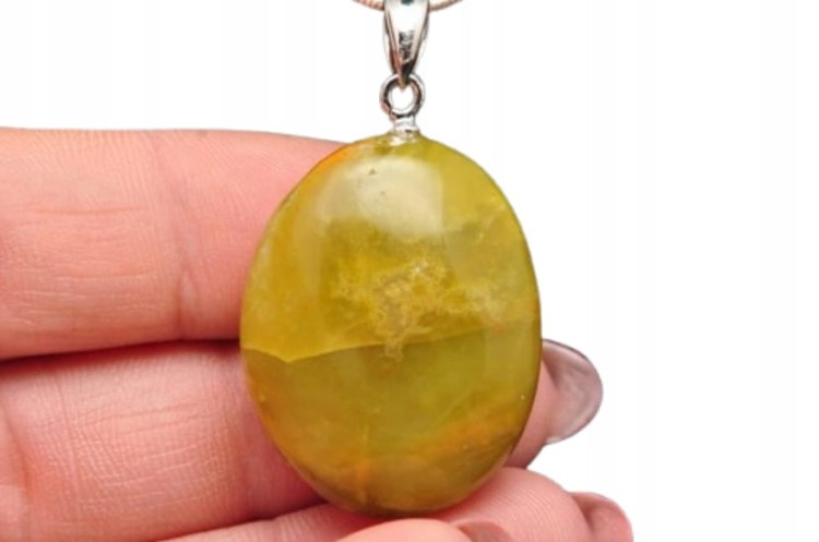 * OPAL ZIELONY ZAWIESZKA PRZEŚLICZNA INTENSYWNA ZIELEŃ MINERAŁ NR 33 *