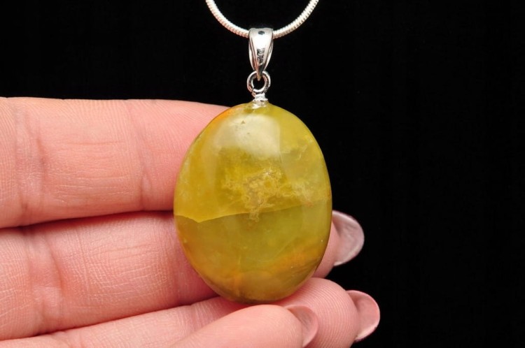* OPAL ZIELONY ZAWIESZKA PRZEŚLICZNA INTENSYWNA ZIELEŃ MINERAŁ NR 33 *