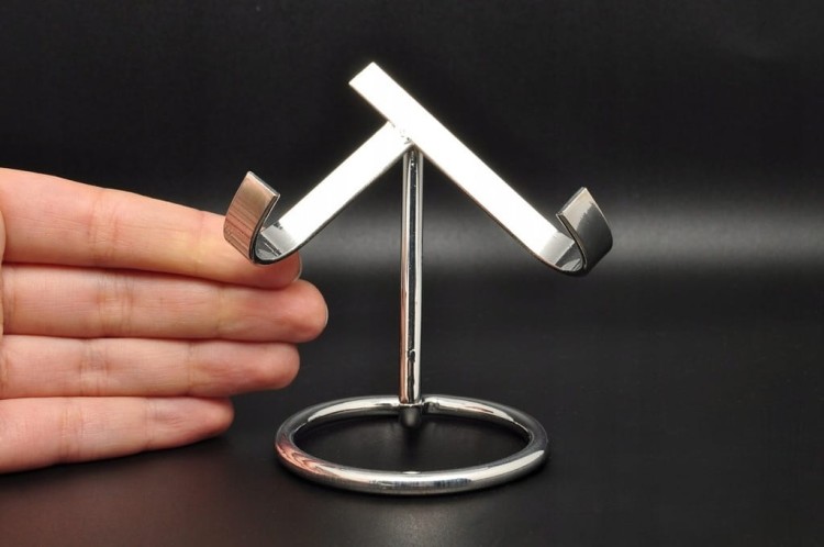 * METALOWY PODSTAWEK PODSTAWKA STOJAK DO MINERAŁÓW SERC EKSPOZYTOR 8 CM *