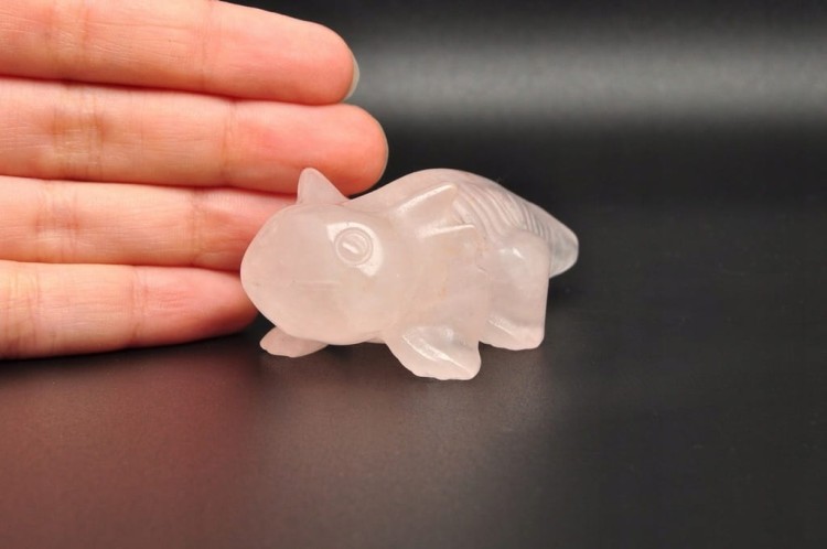 * KWARC RÓŻOWY AKSOLOTL AMBYSTOMA MEKSYKAŃSKA UROKLIWA FIGURKA NR 2 *