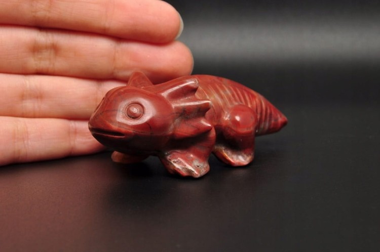 * JASPIS CZERWONY PIĘKNA FIGURKA AKSOLOTL AMBYSTOMA MEKSYKAŃSKA NR 7 *