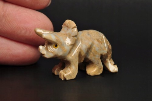 * STEATYT KAMIEŃ MYDLANY DINOZAUR TRICERATOPS DOBRA JAKOŚĆ NR 57 *