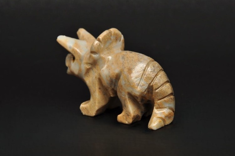 * STEATYT KAMIEŃ MYDLANY DINOZAUR TRICERATOPS DOBRA JAKOŚĆ NR 57 *