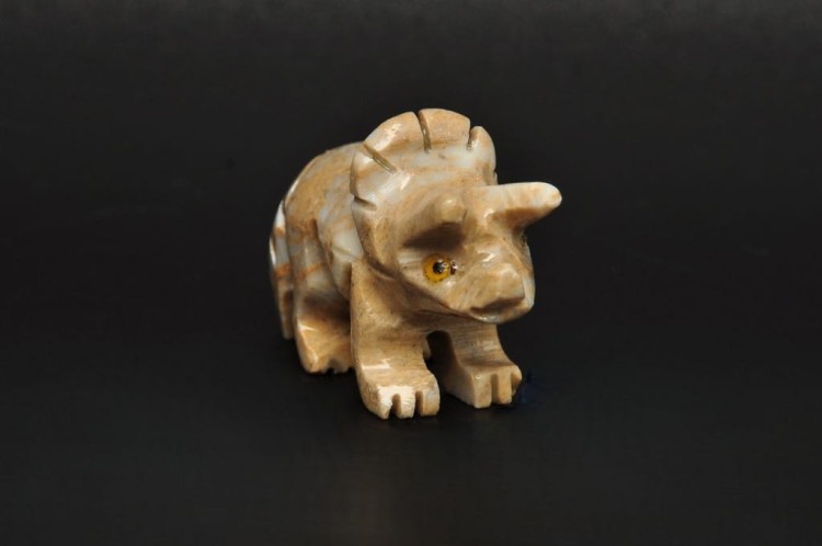 * STEATYT KAMIEŃ MYDLANY DINOZAUR TRICERATOPS DOBRA JAKOŚĆ NR 57 *