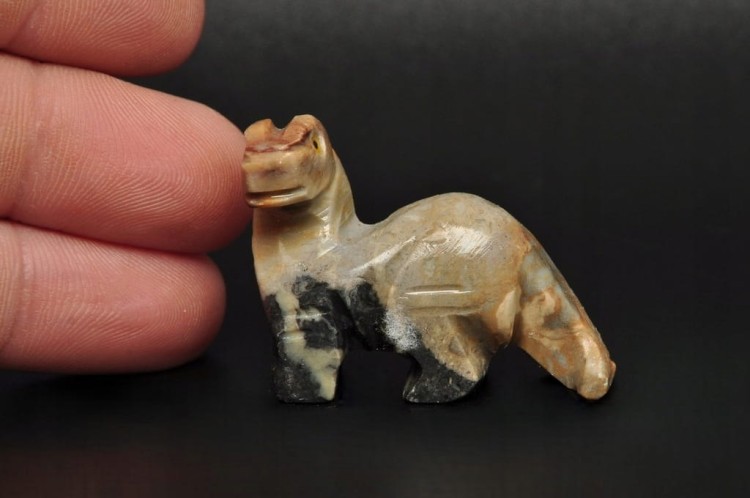 * STEATYT KAMIEŃ MYDLANY DINOZAUR WIELOKOLOROWY MINERAŁ FIGURKA NR 58 *