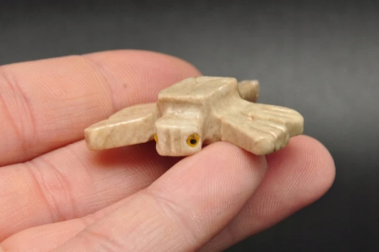 * STEATYT KAMIEŃ MYDLANY FIGURKA MINERAŁ WAŻKA RĘKODZIEŁO NR 66 *