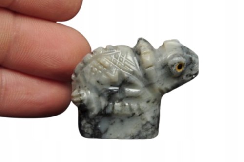* STEATYT KAMIEŃ MYDLANY PERU FIGURKA KAMELEON RZEŹBA NR 63 *
