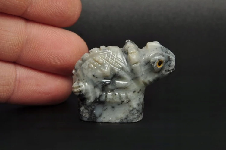 * STEATYT KAMIEŃ MYDLANY PERU FIGURKA KAMELEON RZEŹBA NR 63 *