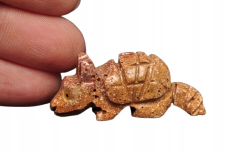 * STEATYT KAMIEŃ MYDLANY PANCERNIK PIĘKNA FIGURKA JAKO DEKORACJA NR 60 *