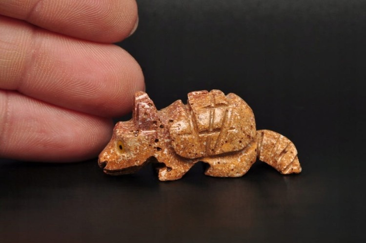 * STEATYT KAMIEŃ MYDLANY PANCERNIK PIĘKNA FIGURKA JAKO DEKORACJA NR 60 *