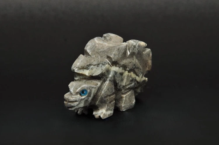 * STEATYT KAMIEŃ MYDLANY PERU DINOZAUR MINERAŁ NATURALNY RĘKODZIEŁO NR 83 *