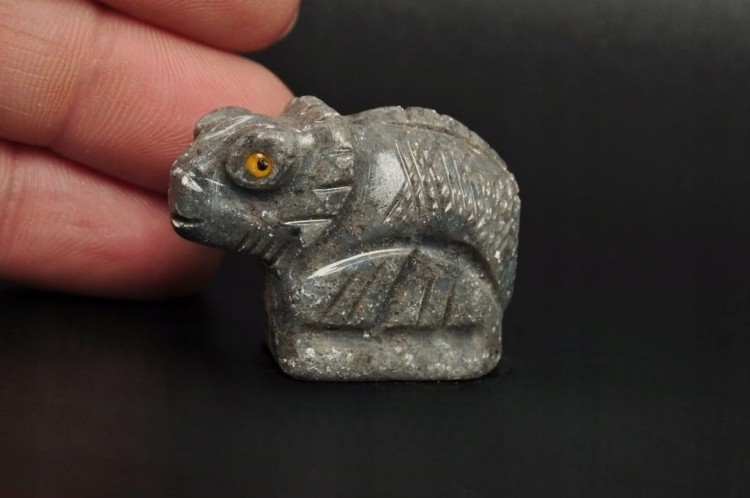 * STEATYT KAMIEŃ MYDLANY PERU KAMELEON SZARY KOLOR FIGURKA JAKO PREZENT 80