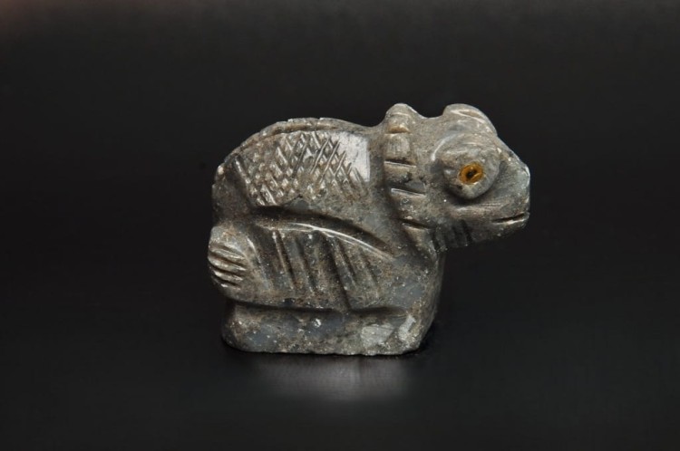 * STEATYT KAMIEŃ MYDLANY PERU KAMELEON SZARY KOLOR FIGURKA JAKO PREZENT 80