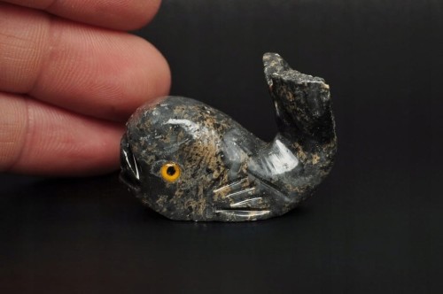 * STEATYT KAMIEŃ MYDLANY PERU WIELORYB CIEMNA BARWA FIGURKA NR 79 *