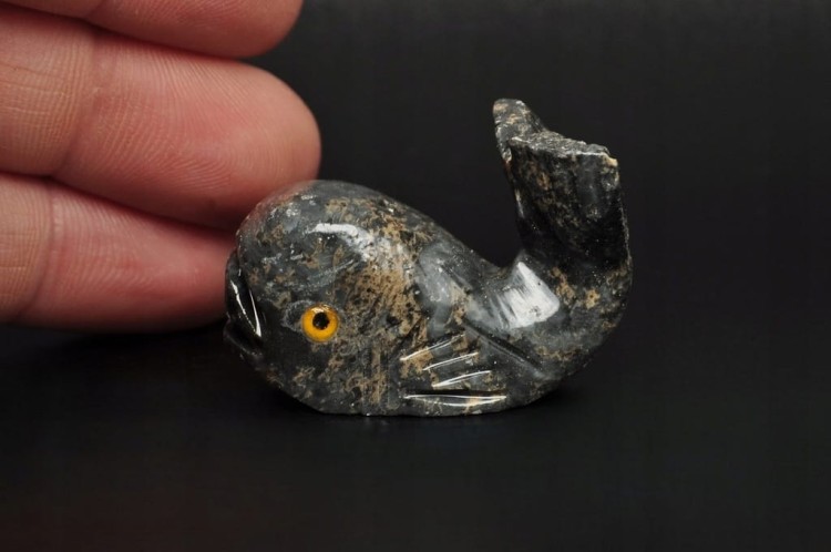 * STEATYT KAMIEŃ MYDLANY PERU WIELORYB CIEMNA BARWA FIGURKA NR 79 *